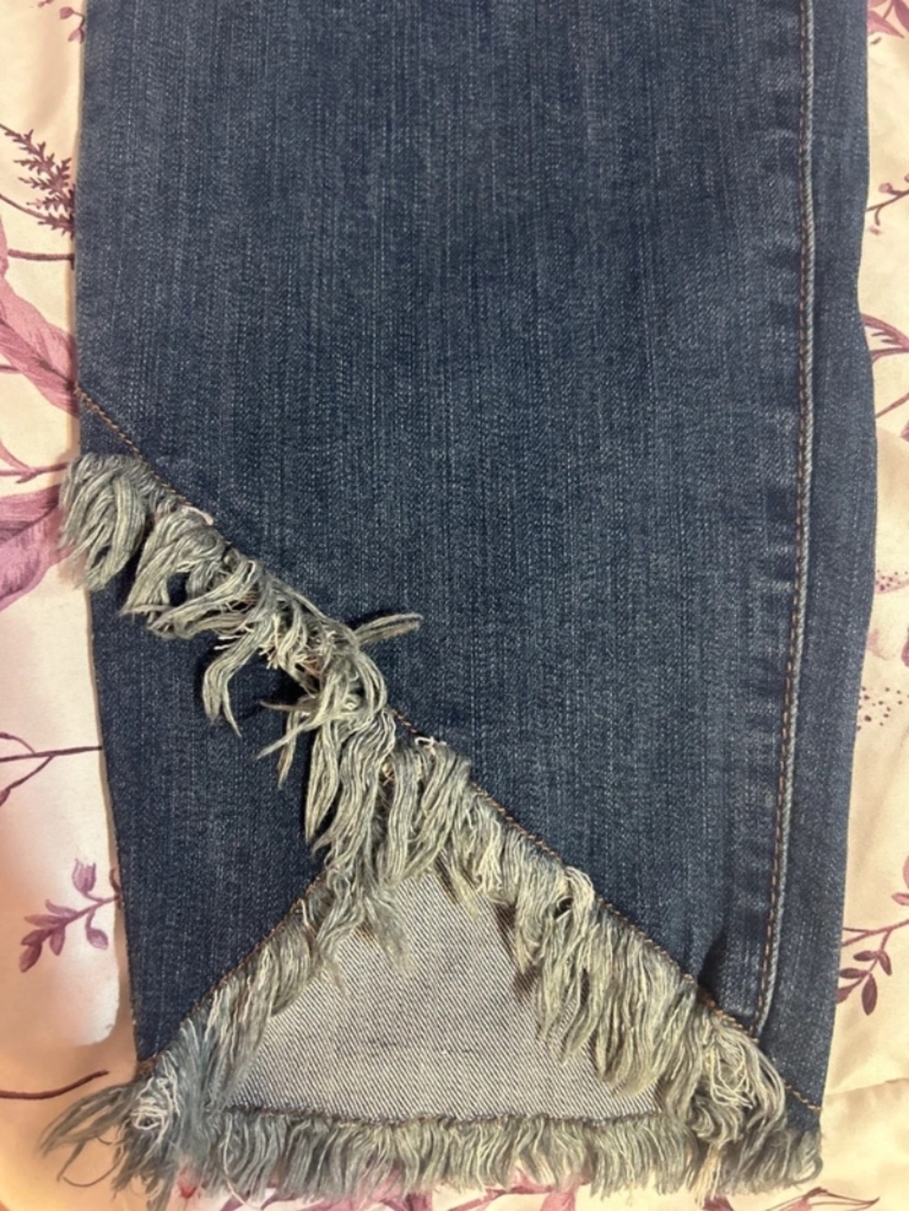 1822 Denim Blue Medium Wash Distressed Fringe Tulip Hem Hippie Jeans Sz. 16 - Picture 3 of 8